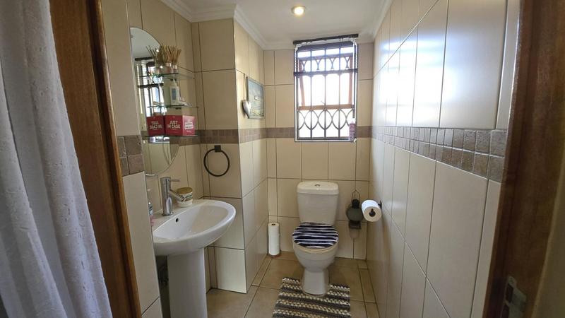 2 Bedroom Property for Sale in Gateway Manor North West